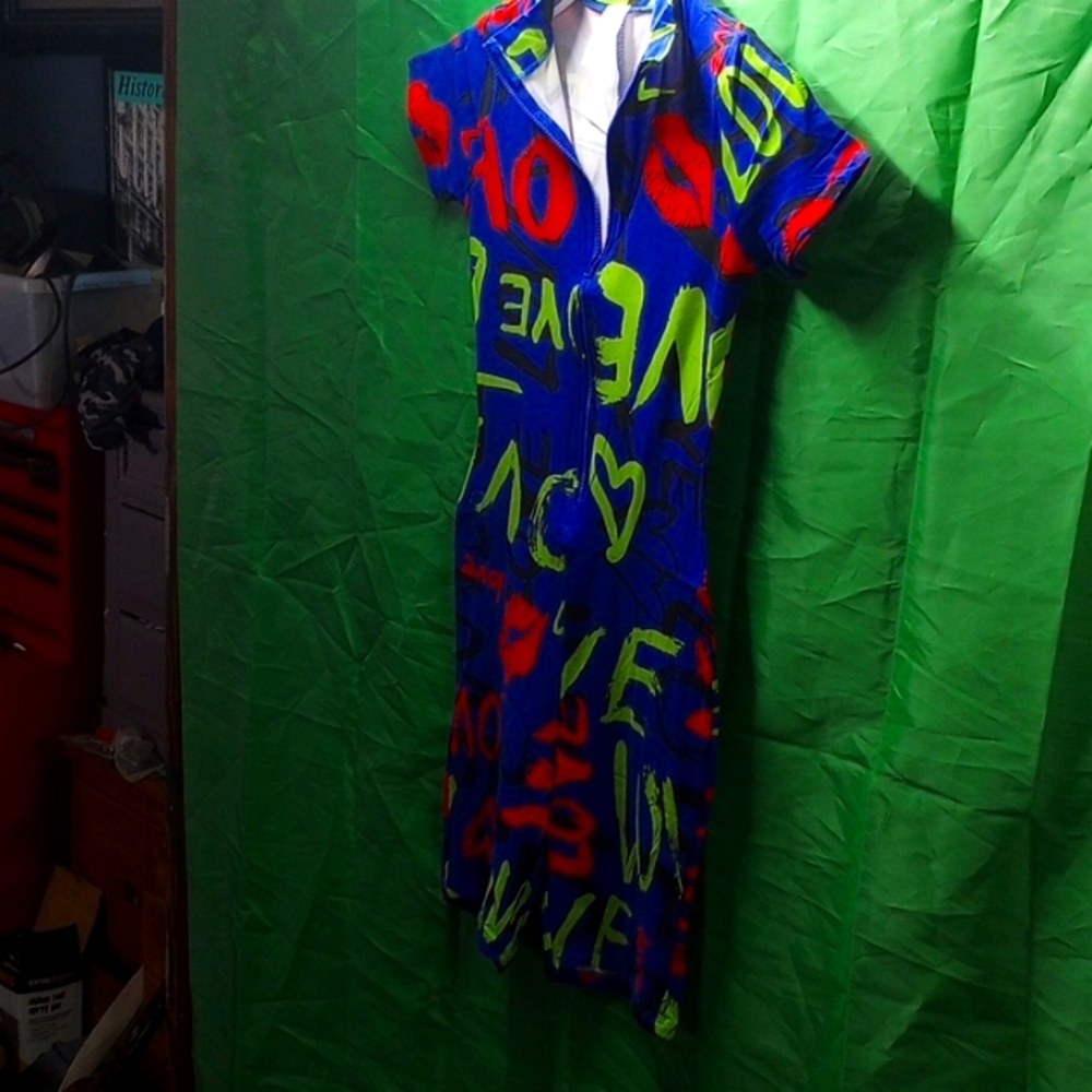 Jumper/shorts new,zipper front beautiful design.  Colors contour the body.